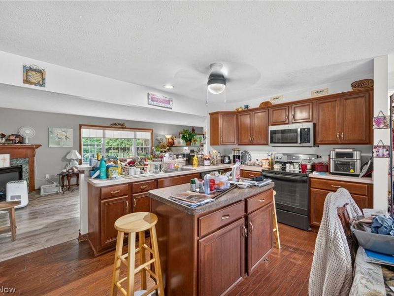 15826 Falmouth Oval, Middleburg Heights, OH 44130 Photo 5