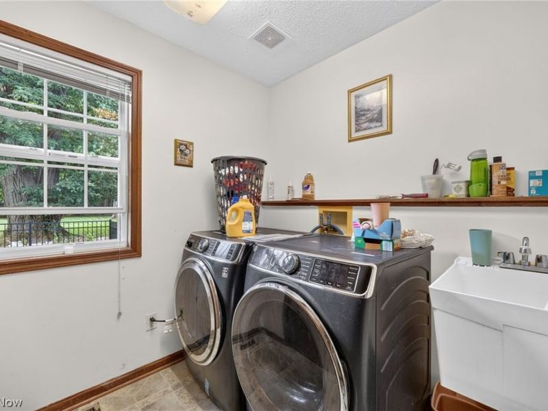 15826 Falmouth Oval, Middleburg Heights, OH 44130 Photo 7