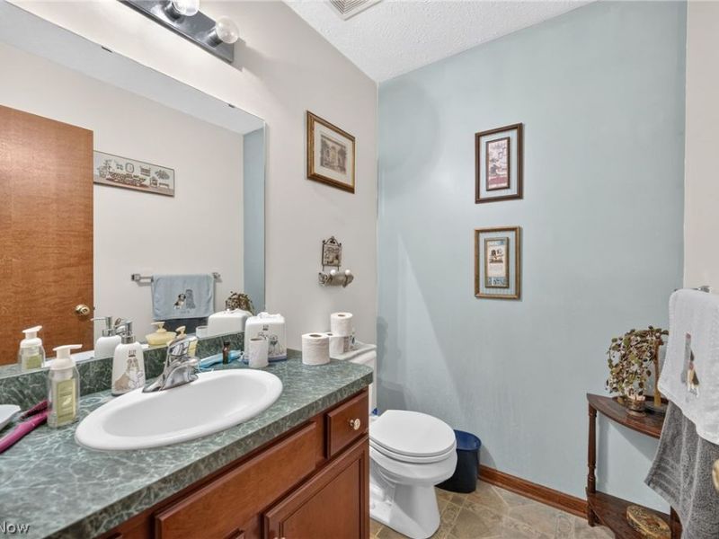 15826 Falmouth Oval, Middleburg Heights, OH 44130 Photo 9