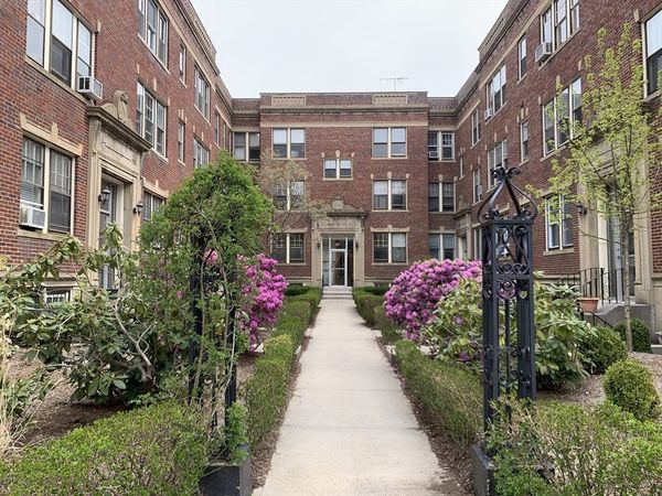 461 Washington St, Unit B, Brookline, MA 02446