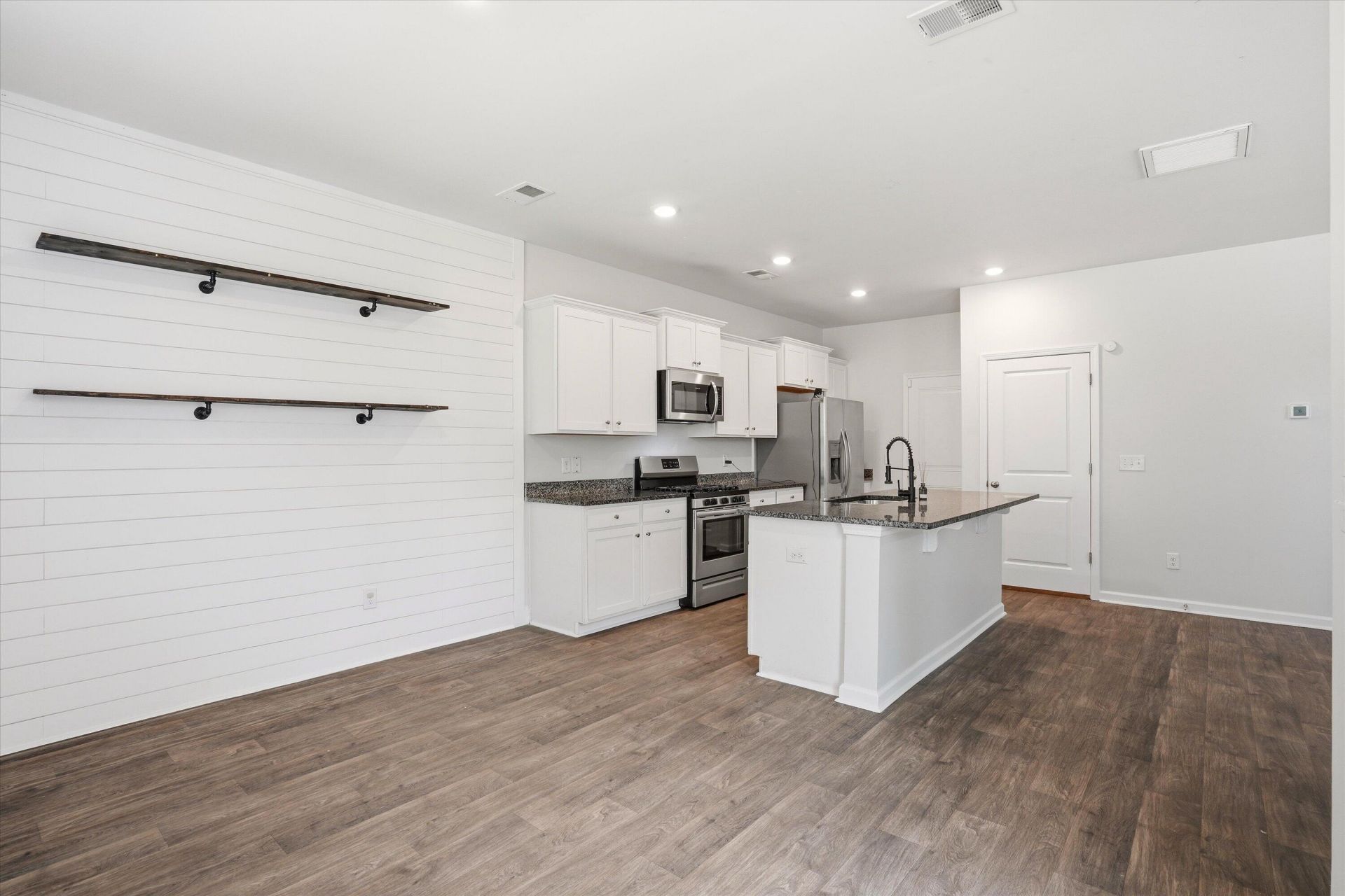 9773 Roseberry Street Photo 14