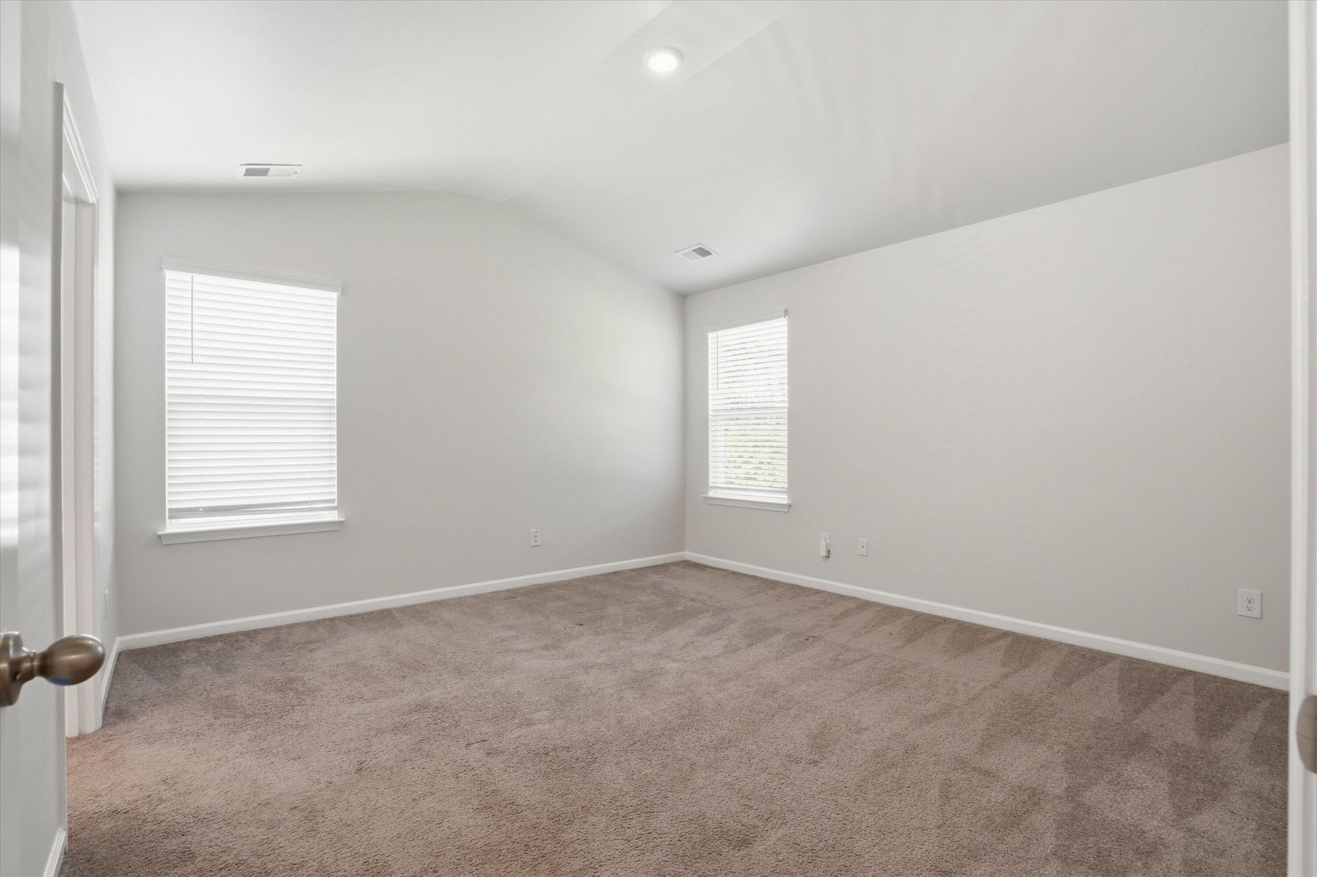 9773 Roseberry Street Photo 20