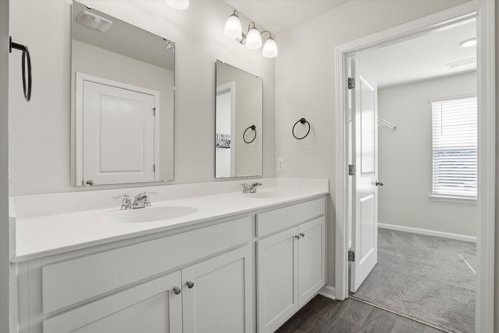 9773 Roseberry Street Photo 21