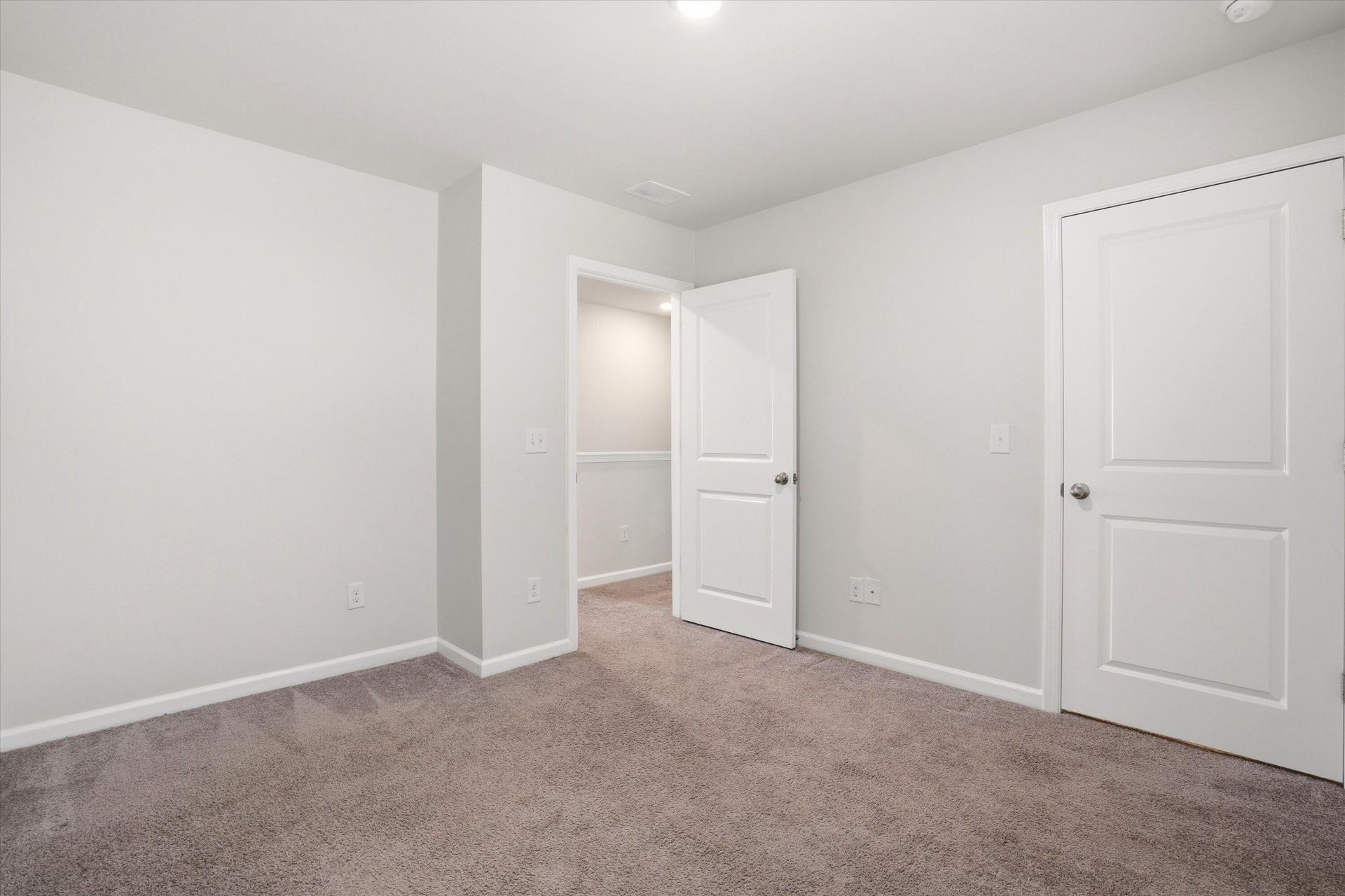 9773 Roseberry Street Photo 24