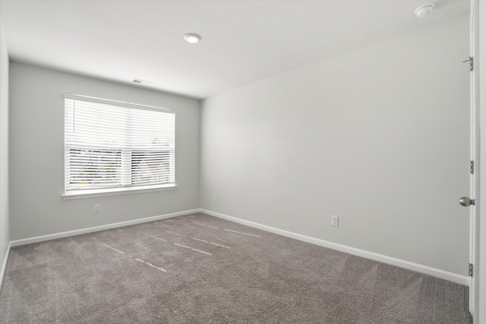 9773 Roseberry Street Photo 25