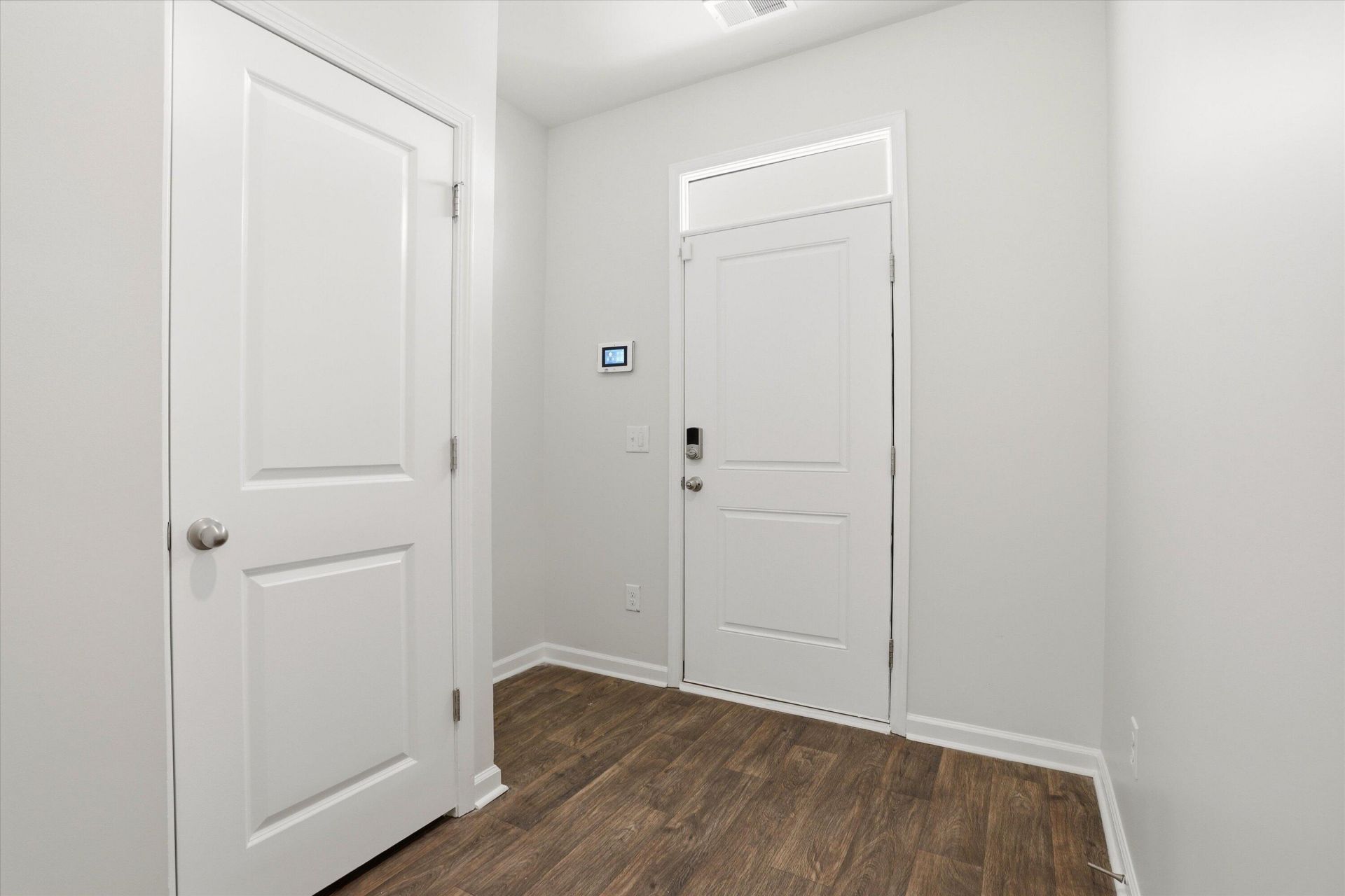 9773 Roseberry Street Photo 4
