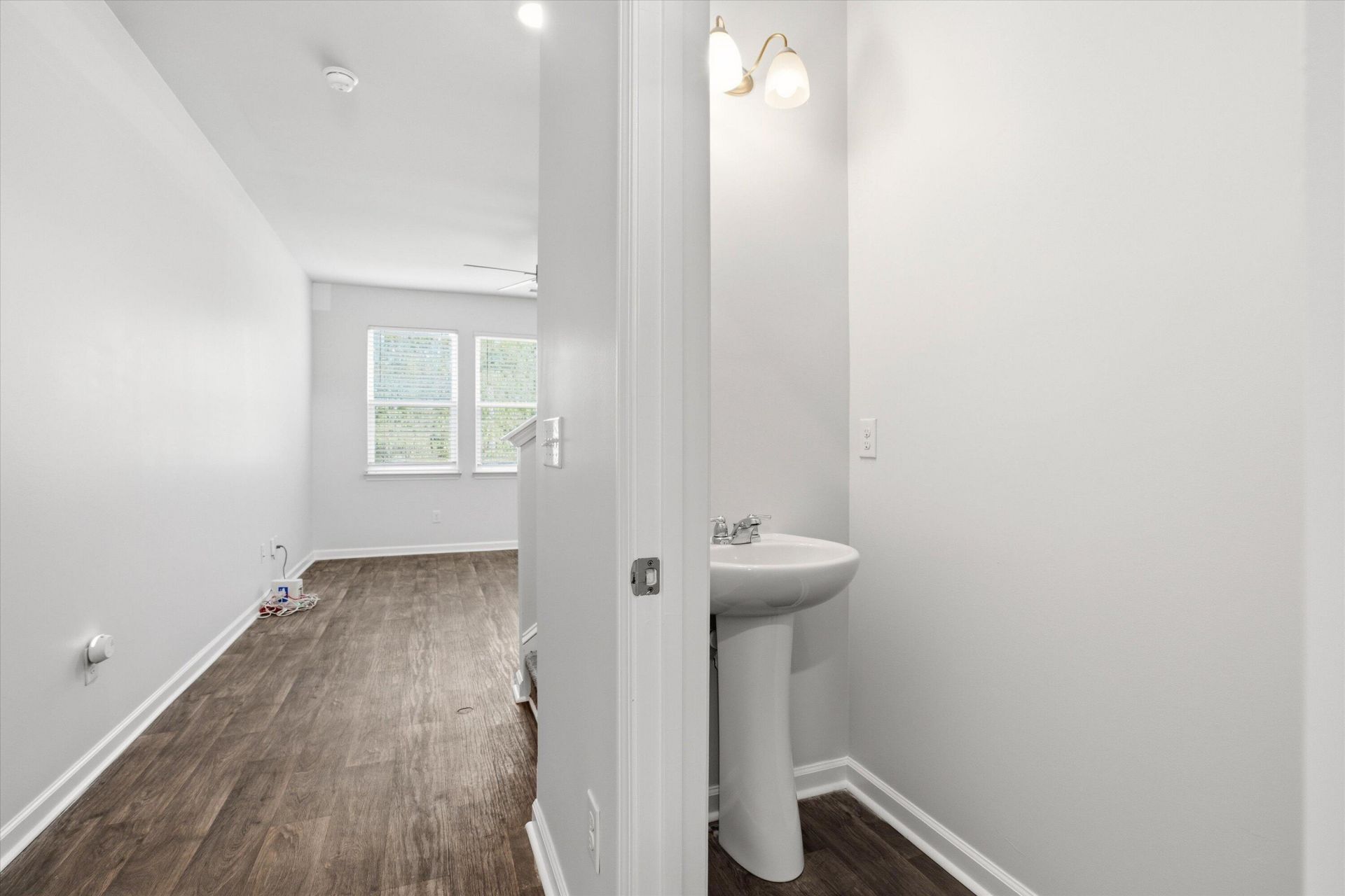 9773 Roseberry Street Photo 5