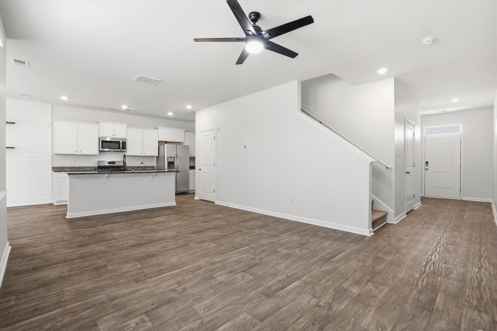 9773 Roseberry Street Photo 6