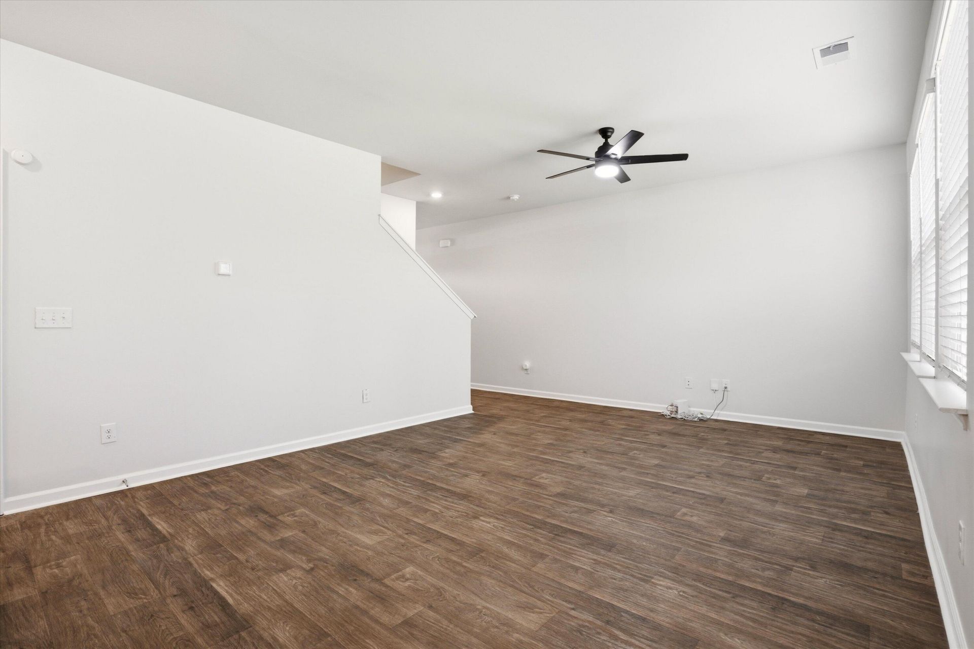 9773 Roseberry Street Photo 7