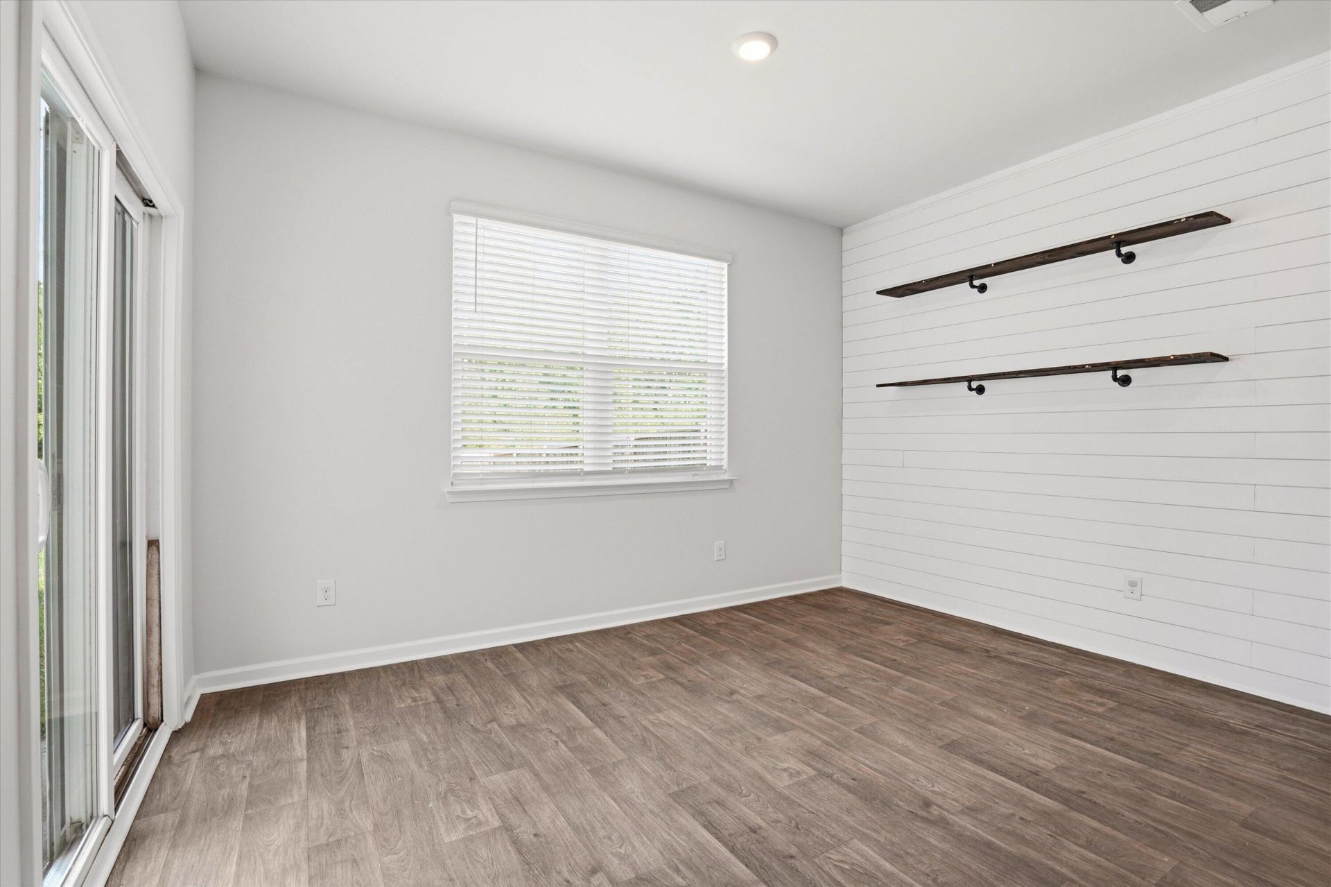 9773 Roseberry Street Photo 9