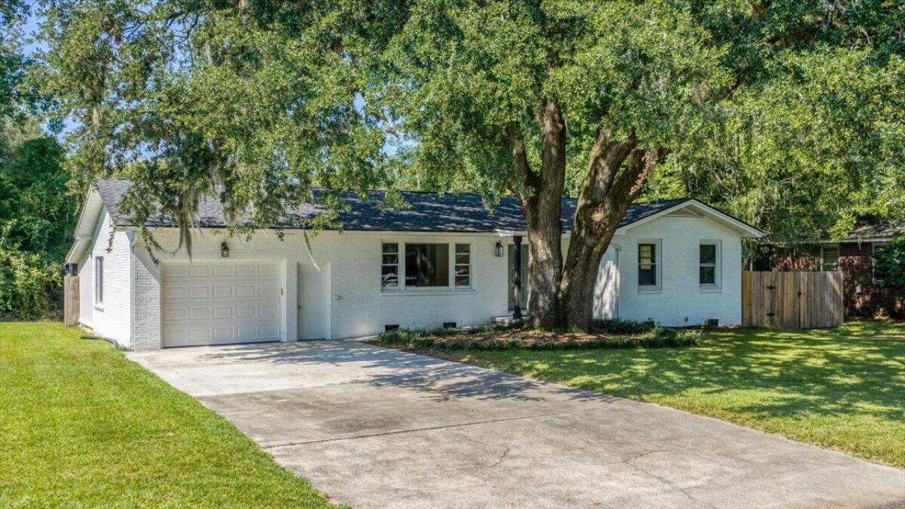 5259 Hartford Circle Photo 4