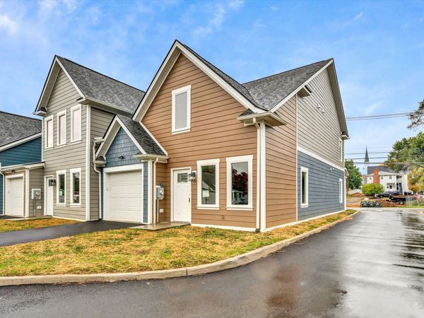 130 W Calhoun ST , Salem, VA 24153