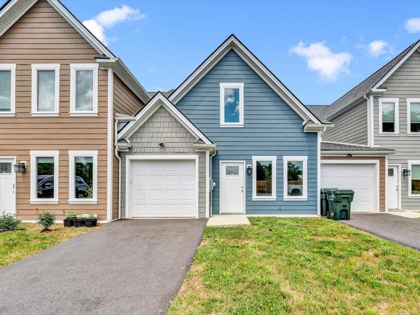 134 W Calhoun ST , Salem, VA 24153
