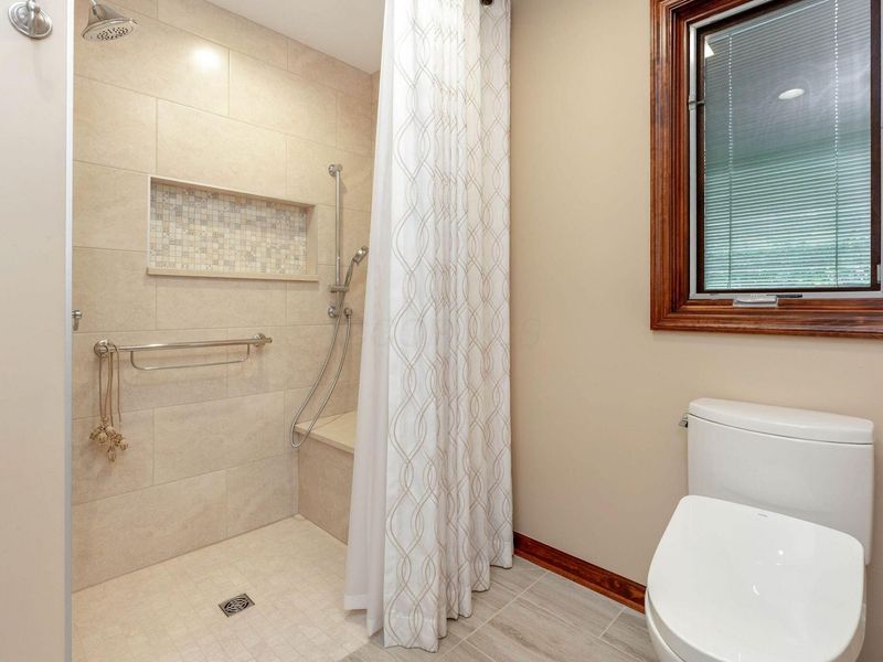 2405 Sandover Road, Columbus, OH 43220 Photo 24