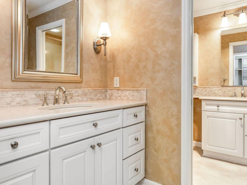 2405 Sandover Road, Columbus, OH 43220 Photo 29