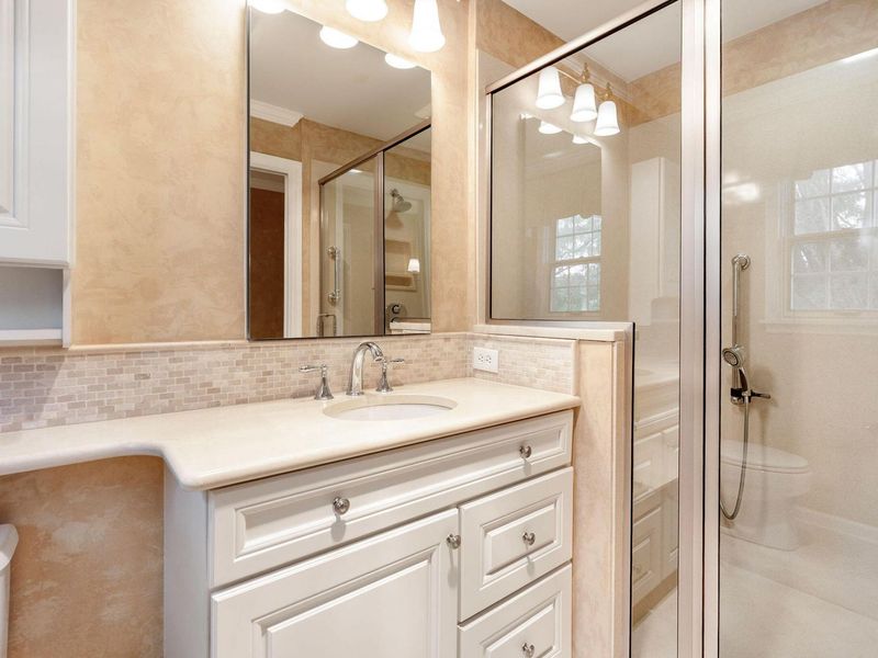 2405 Sandover Road, Columbus, OH 43220 Photo 30