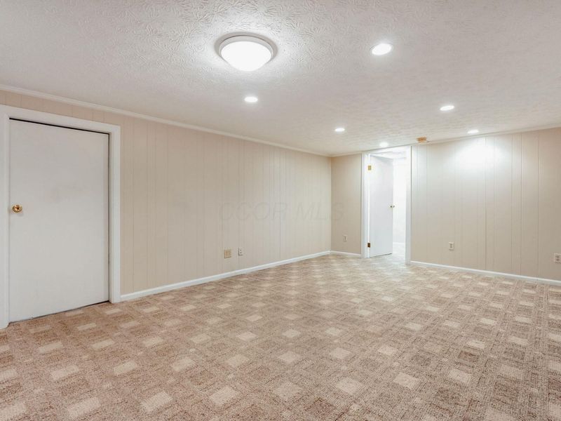 2405 Sandover Road, Columbus, OH 43220 Photo 41