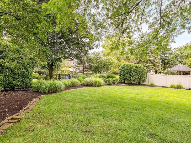 2405 Sandover Road, Columbus, OH 43220 Photo 54