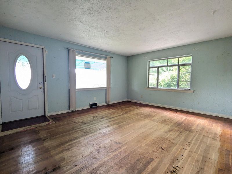326 W Singer Street , Springfield, OH 45506 Photo 2