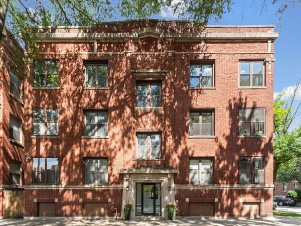 1900 W Byron Street, Unit 2, Chicago, IL 60618