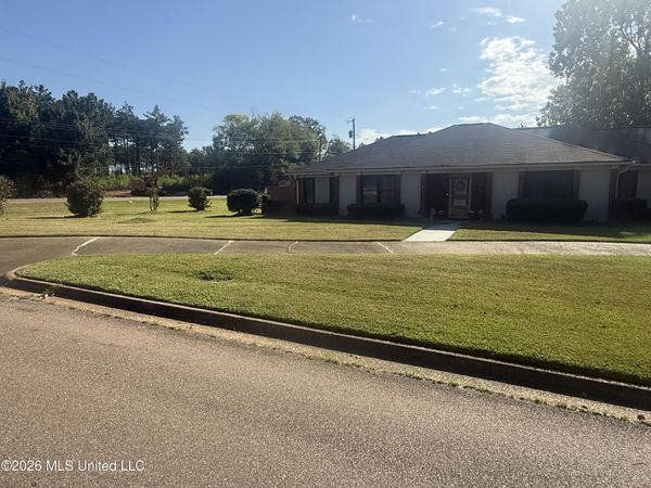 6530 Cedarwood Drive, Jackson, MS 39213
