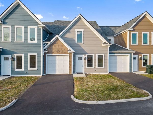 138 W Calhoun ST , Salem, VA 24153