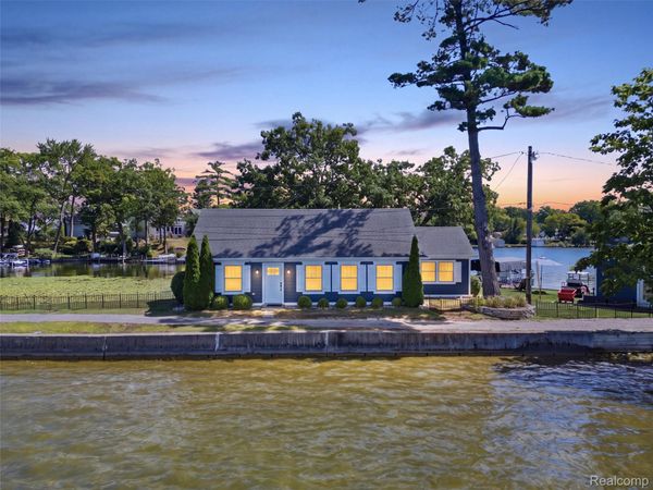 587 Westpointe Court , Lake Orion Village, Mi 48362