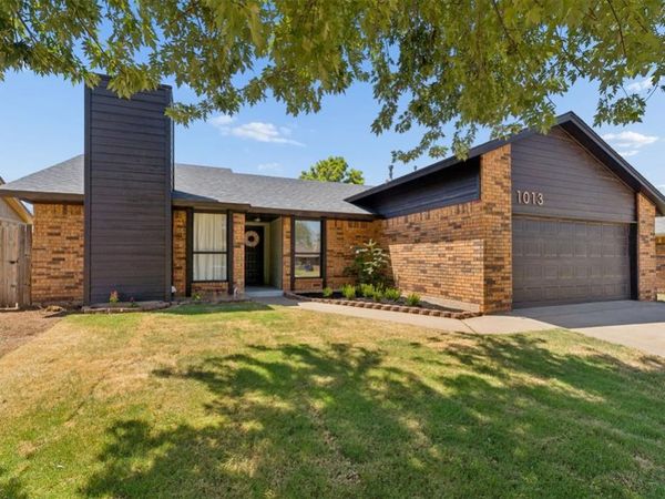 1013 N Crystal Way, Mustang, OK 73064