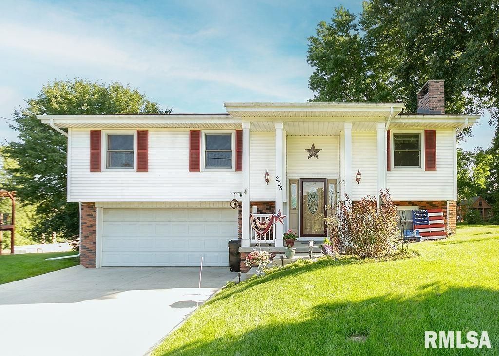 208 Lake Road, Eureka, IL 61530 Main Photo