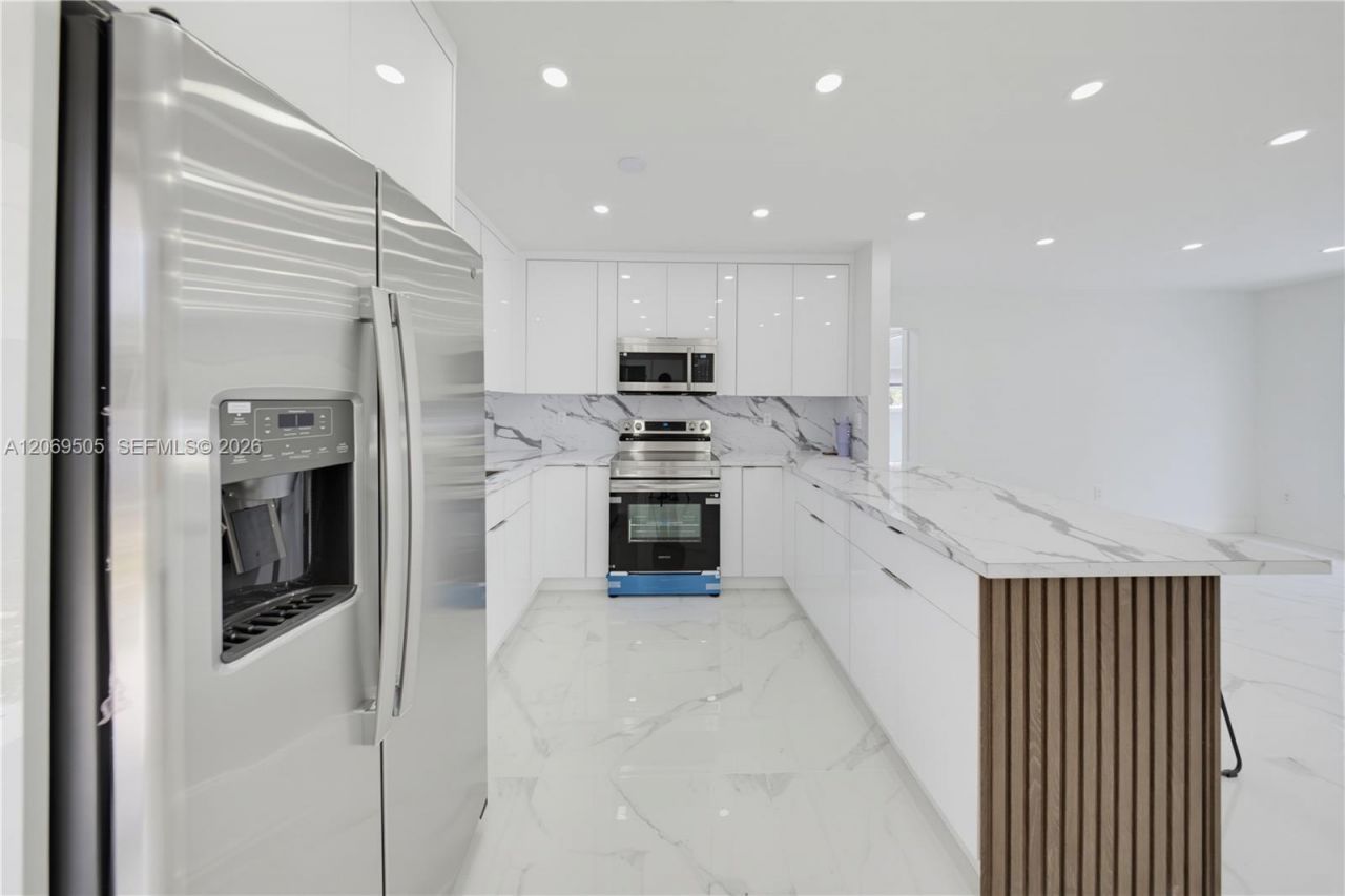 2200 NW 110th St, Miami, FL 33167 Photo