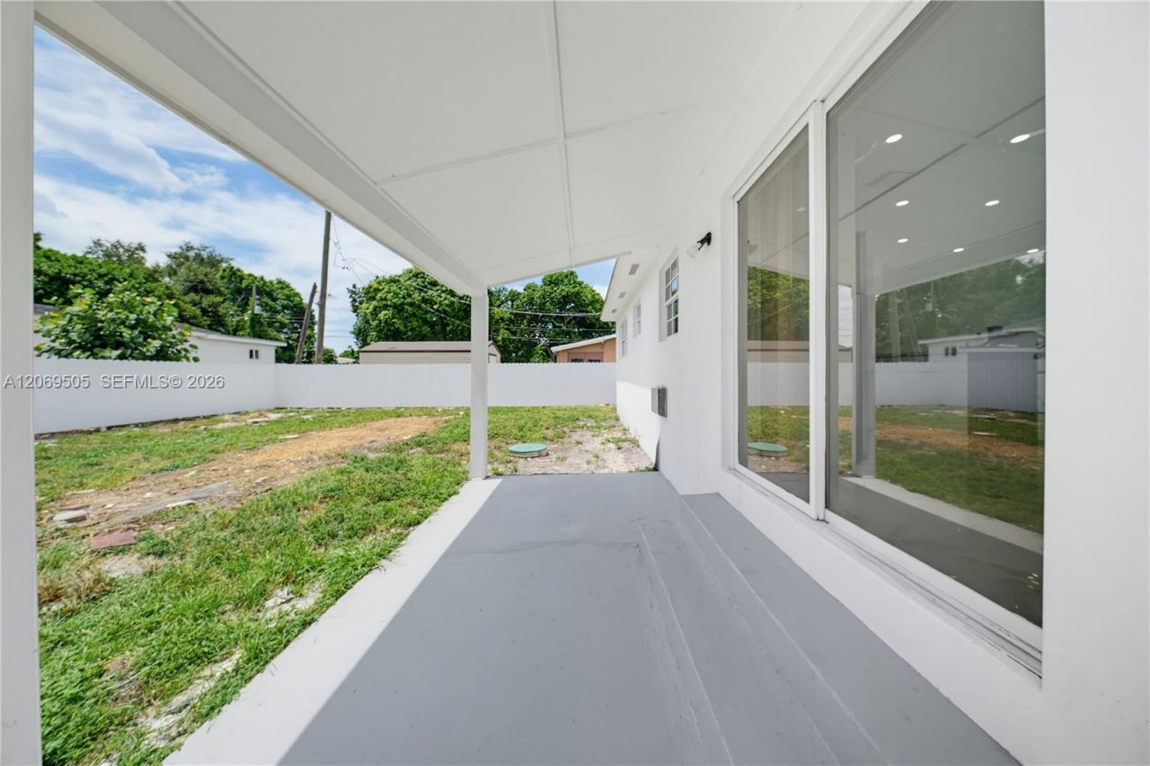 2200 NW 110th St , Miami, FL 33167 Photo