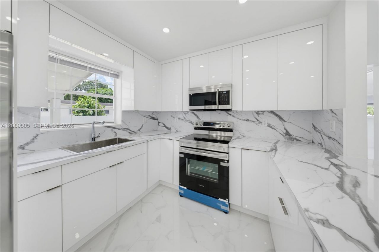 2200 NW 110th St, Miami, FL 33167 Photo