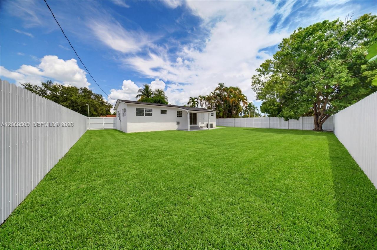 2200 NW 110th St , Miami, FL 33167 Photo