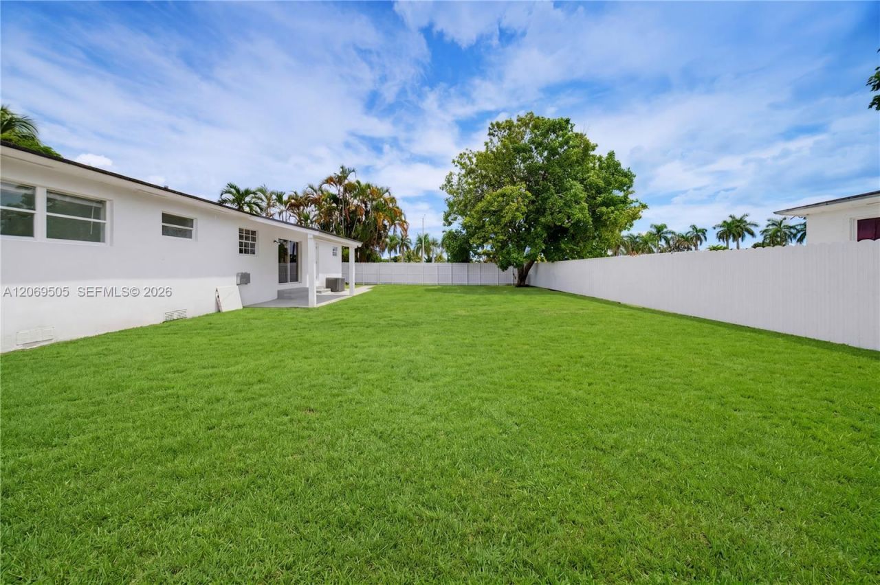 2200 NW 110th St , Miami, FL 33167 Photo