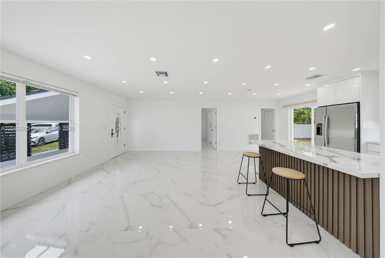 2200 NW 110th St, Miami, FL 33167 Photo