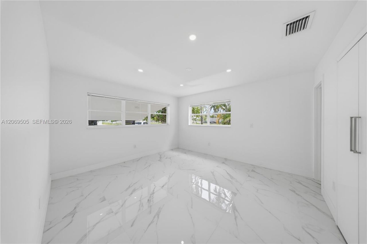 2200 NW 110th St, Miami, FL 33167 Photo