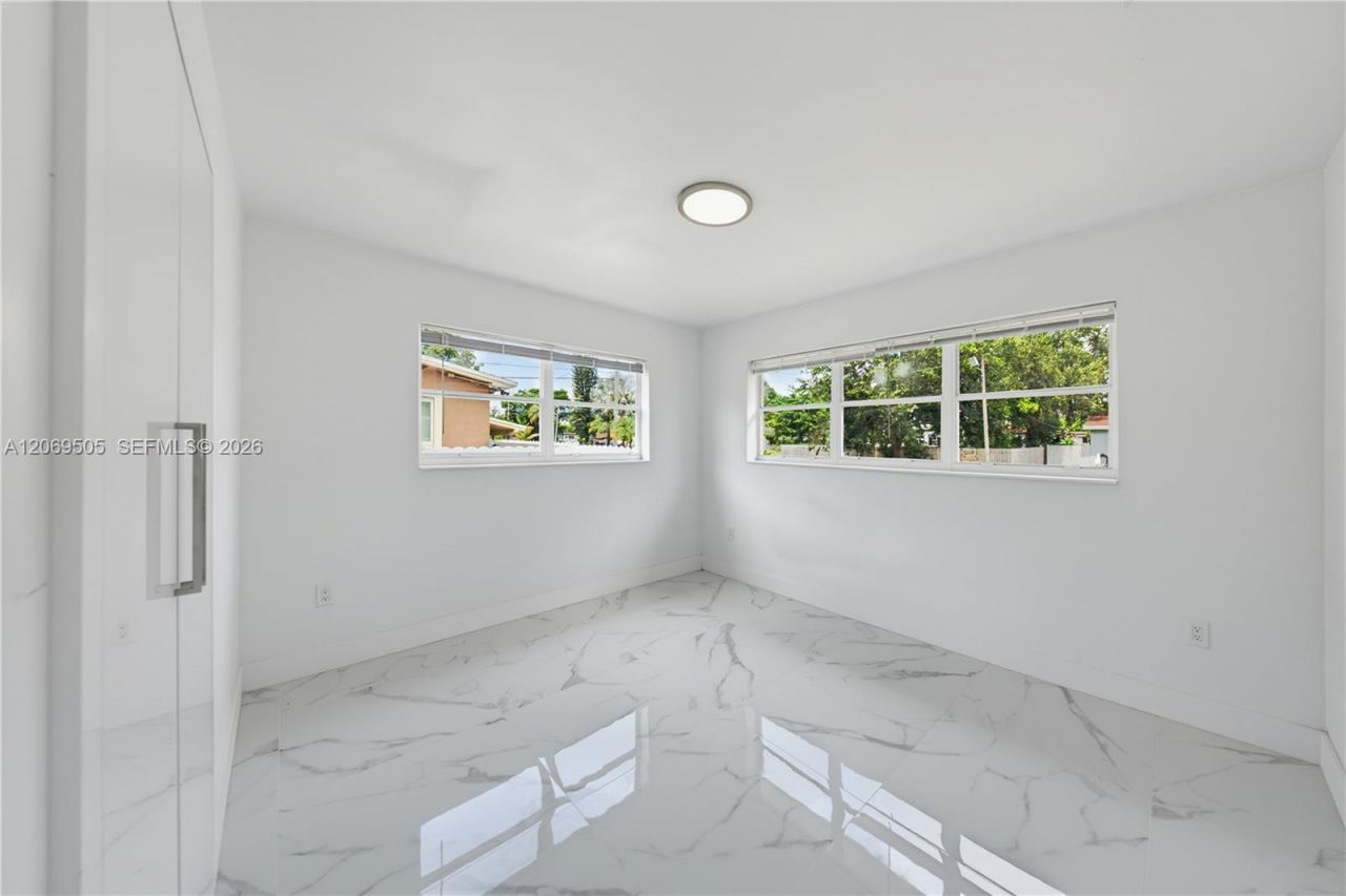 2200 NW 110th St, Miami, FL 33167 Photo