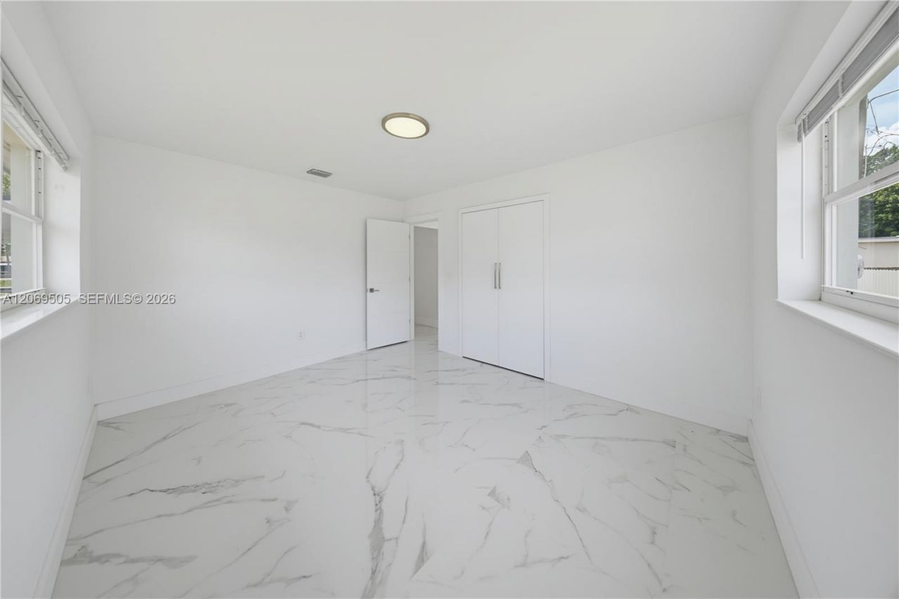 2200 NW 110th St, Miami, FL 33167 Photo