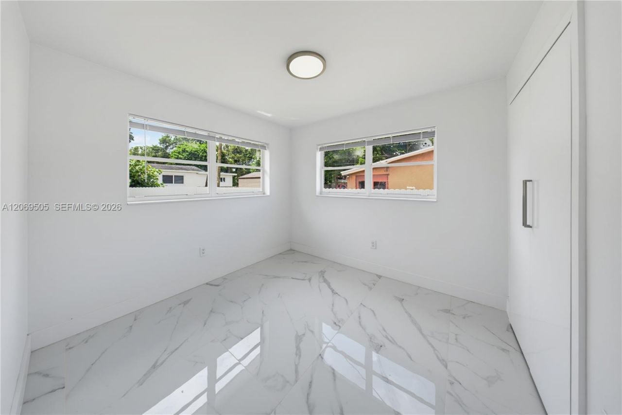 2200 NW 110th St, Miami, FL 33167 Photo