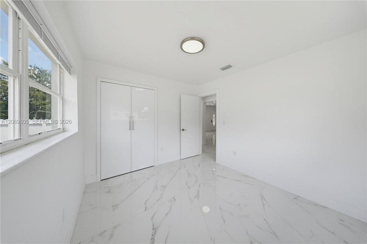2200 NW 110th St, Miami, FL 33167 Photo