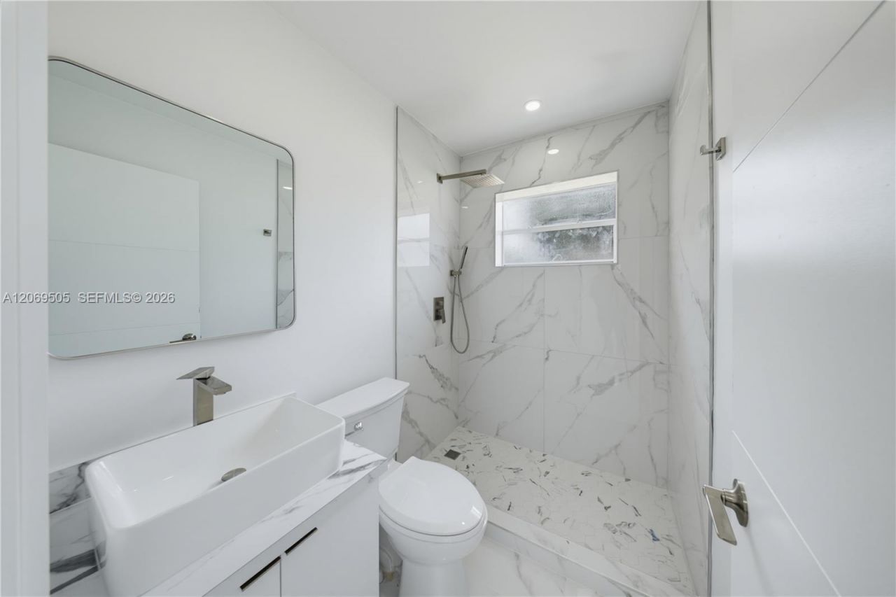 2200 NW 110th St, Miami, FL 33167 Photo
