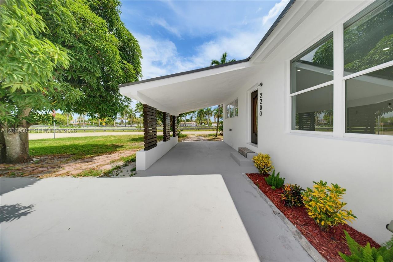 2200 NW 110th St , Miami, FL 33167 Photo