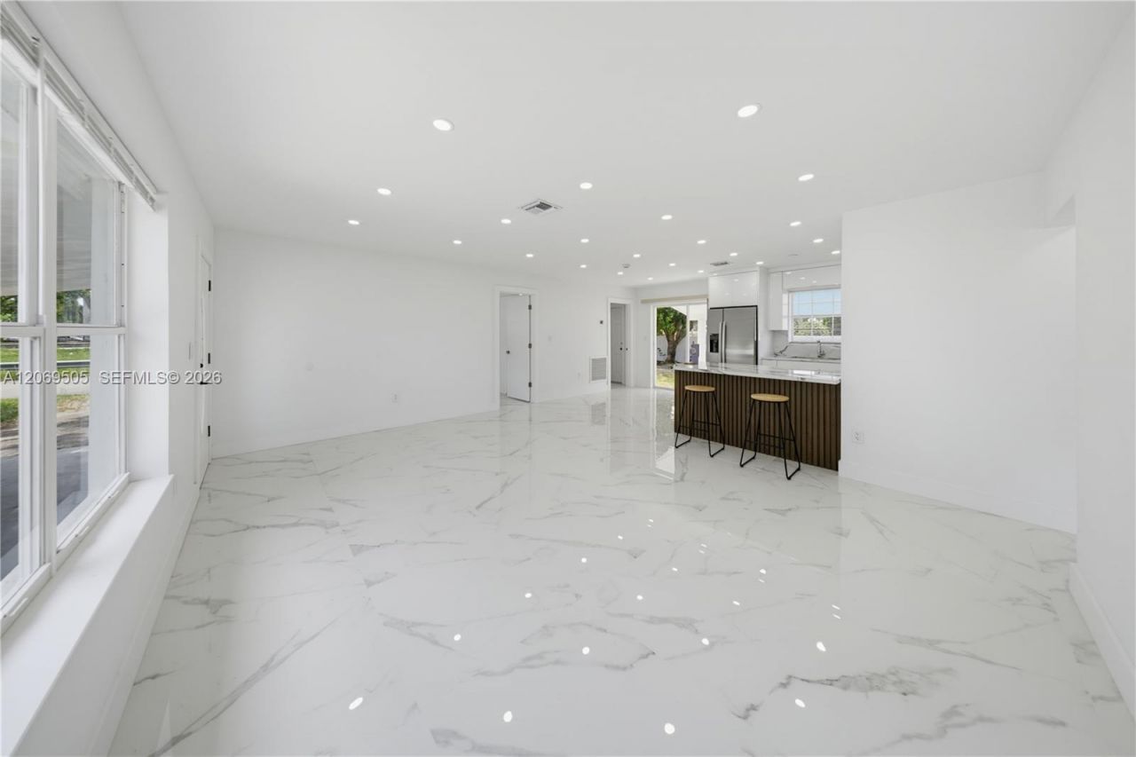 2200 NW 110th St, Miami, FL 33167 Photo