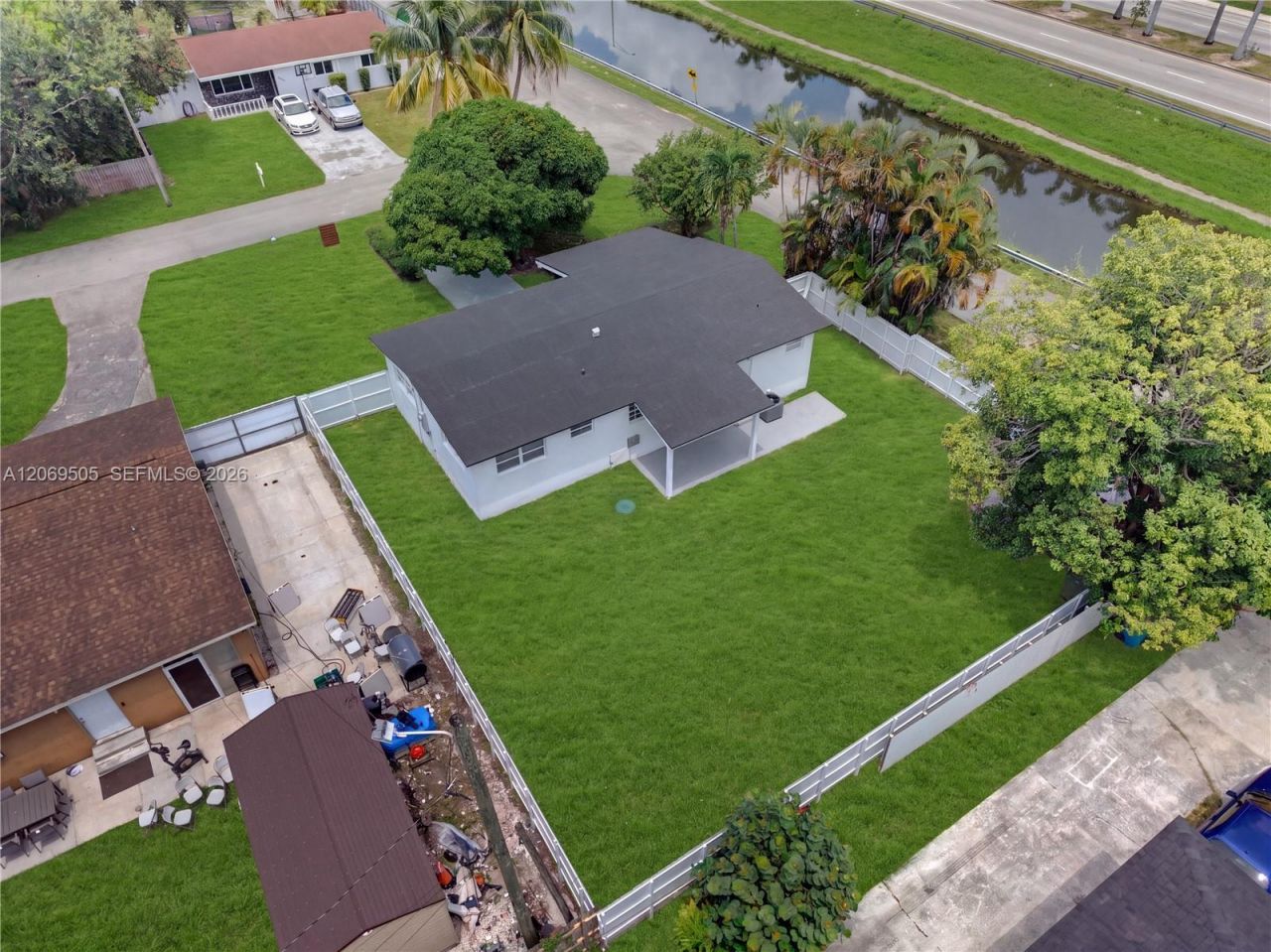 2200 NW 110th St , Miami, FL 33167 Photo