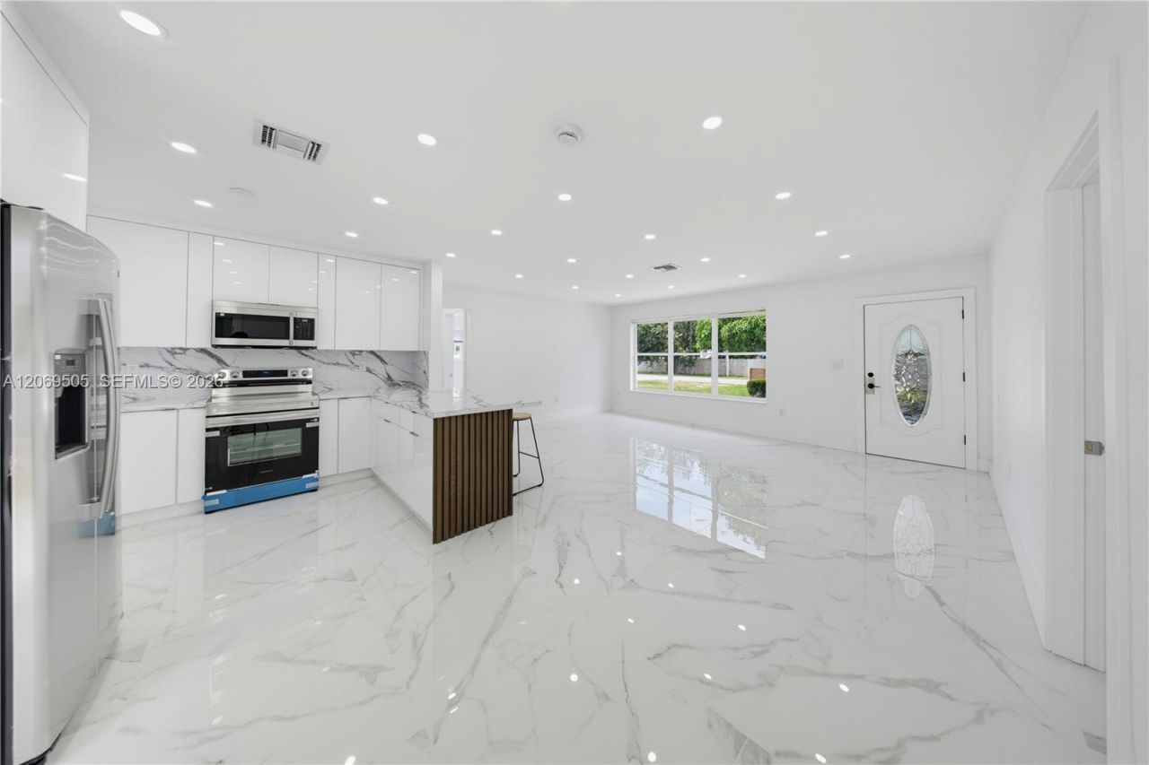 2200 NW 110th St, Miami, FL 33167 Photo