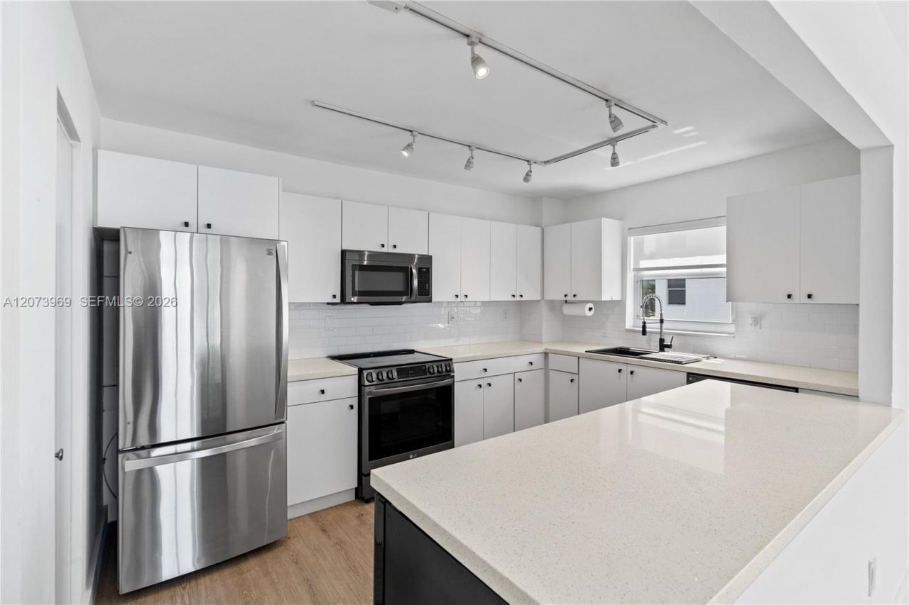 9250 W Bay Harbor Dr , Unit 2A, Bay Harbor Islands, FL 33154 Photo
