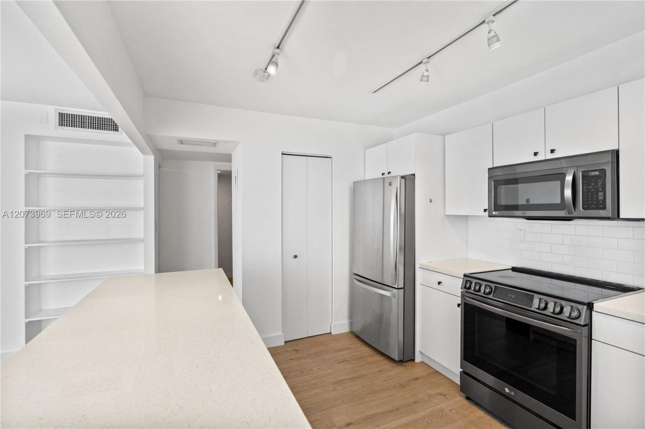9250 W Bay Harbor Dr , Unit 2A, Bay Harbor Islands, FL 33154 Photo
