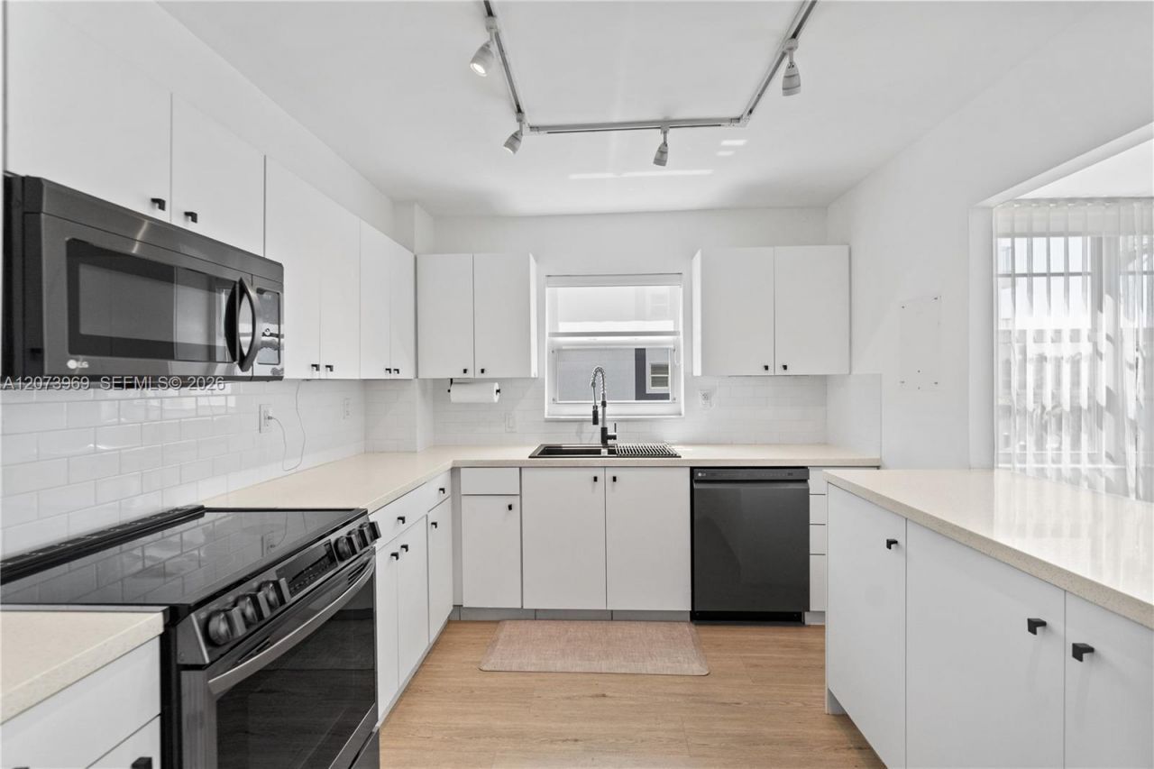 9250 W Bay Harbor Dr , Unit 2A, Bay Harbor Islands, FL 33154 Photo