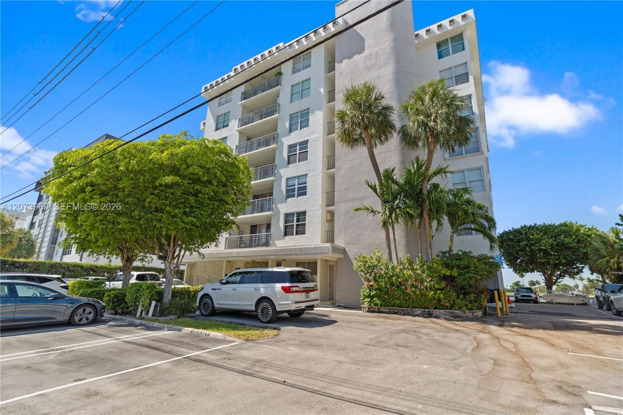 9250 W Bay Harbor Dr , Unit 2A, Bay Harbor Islands, FL 33154 Photo