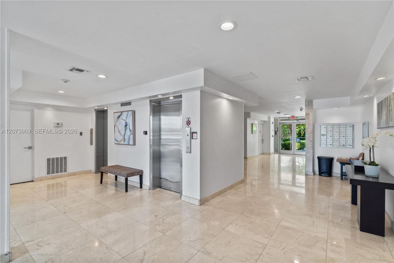 9250 W Bay Harbor Dr , Unit 2A, Bay Harbor Islands, FL 33154 Photo